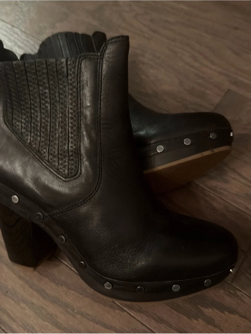 Ugg Carberry Black Studded Leather Platform Boots SZ 9